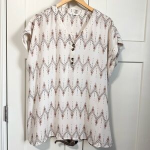 Maurices short sleeve v-neck Cream and Brown Zigzag Blouse size 20-22